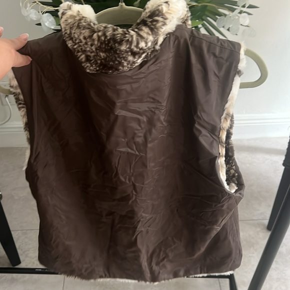 Beautiful Reversible Vest - Picture 4 of 12